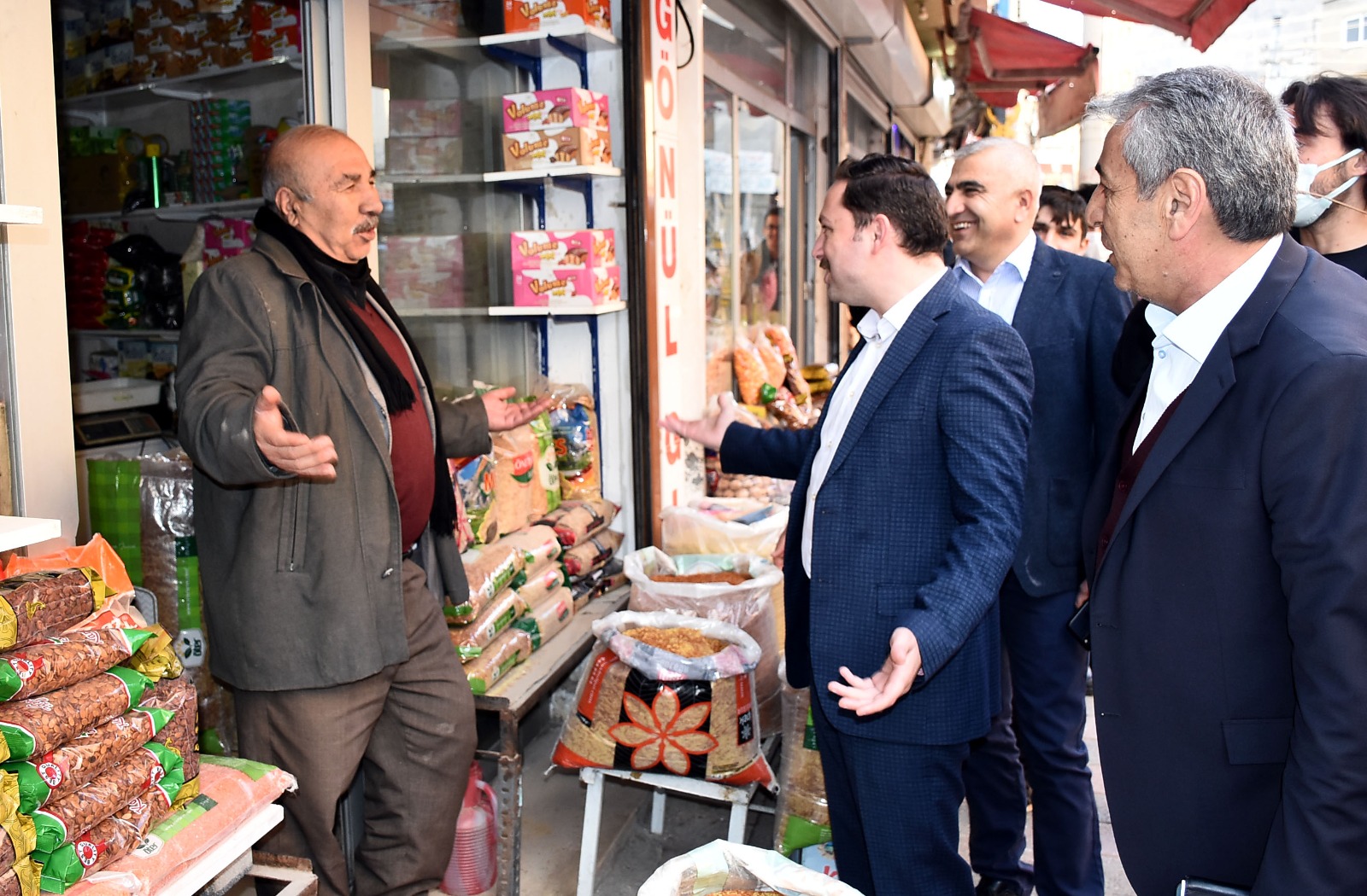 Kaymakam Kayabaşı: Merkezi ve kırsal mahallelerimizde yapılmayan yolumuz kalmayacak