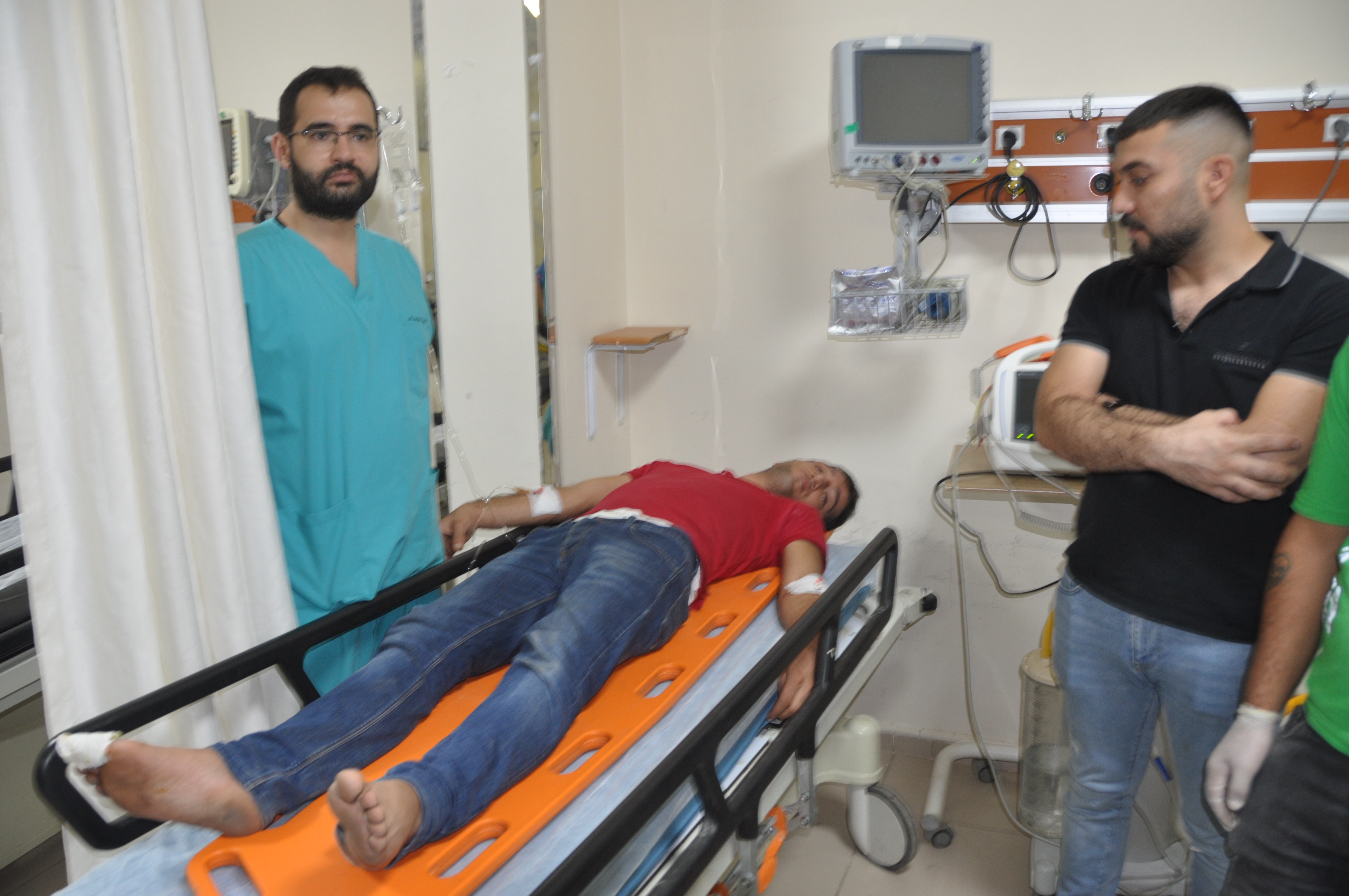 Derik’teki kazada yardıma gitti tırın kaportası üzerine düştü