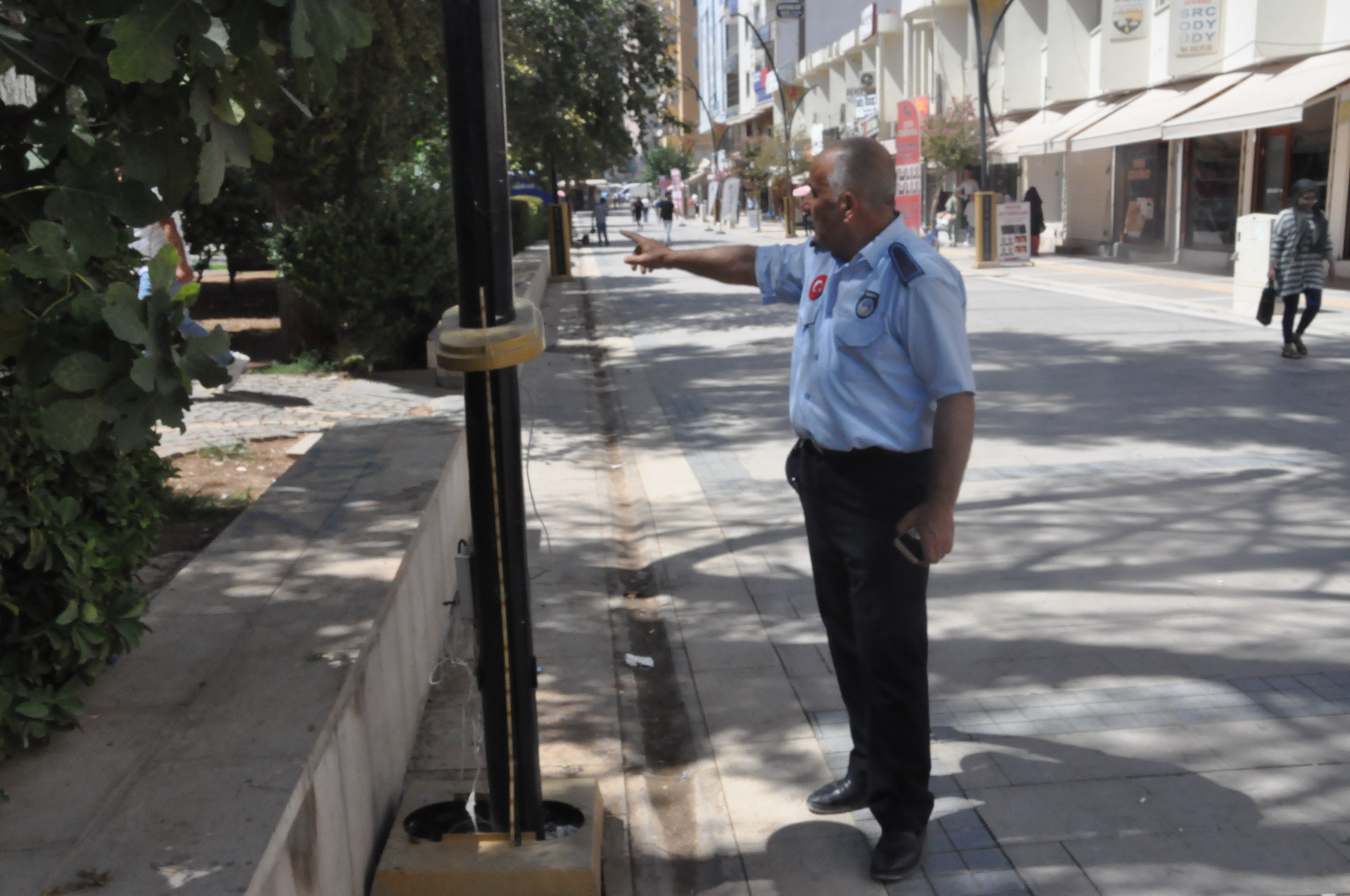 Kızıltepe’de hırsızlar aydınlatma direklerine dadandı
