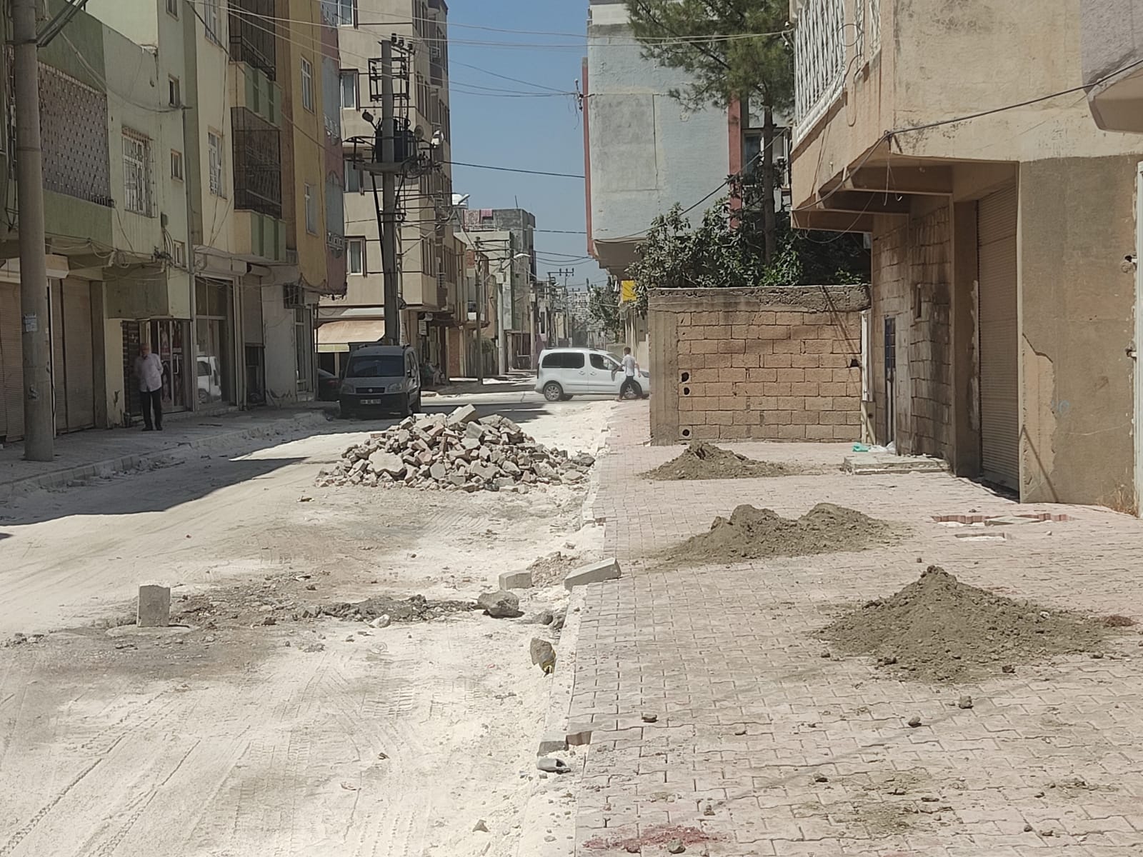 Kızıltepe’de geç ilerleyen yol çalışmaları vatandaşı perişan ediyor