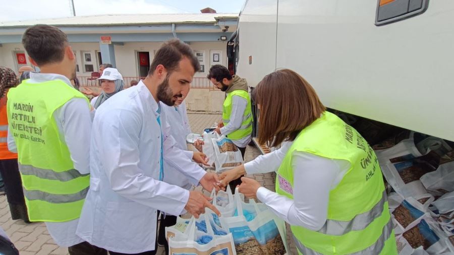Mardin’de üniversite öğrencileri depremzedeleri ziyaret etti