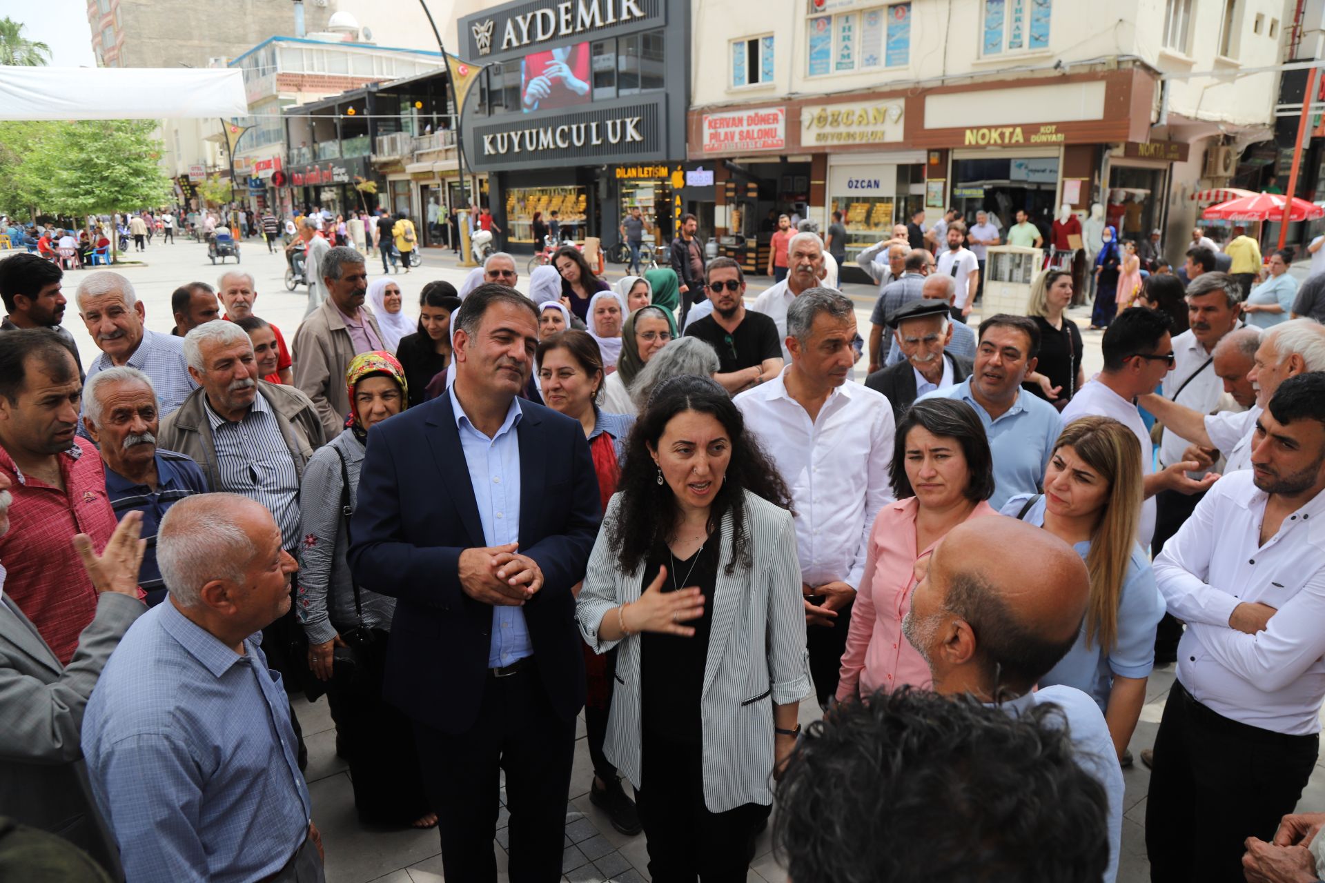 Mardin’de esnaf ziyareti yapan Yeşil Sol ve HDP’ye, halk böyle seslendi