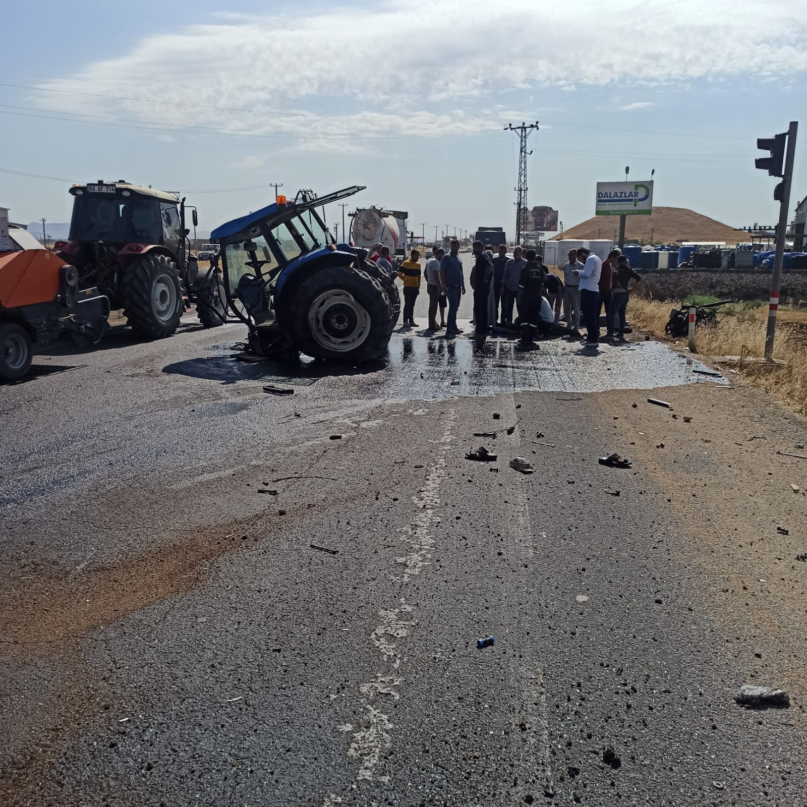 Kızıltepe’de tırın çarptığı traktör ikiye bölündü