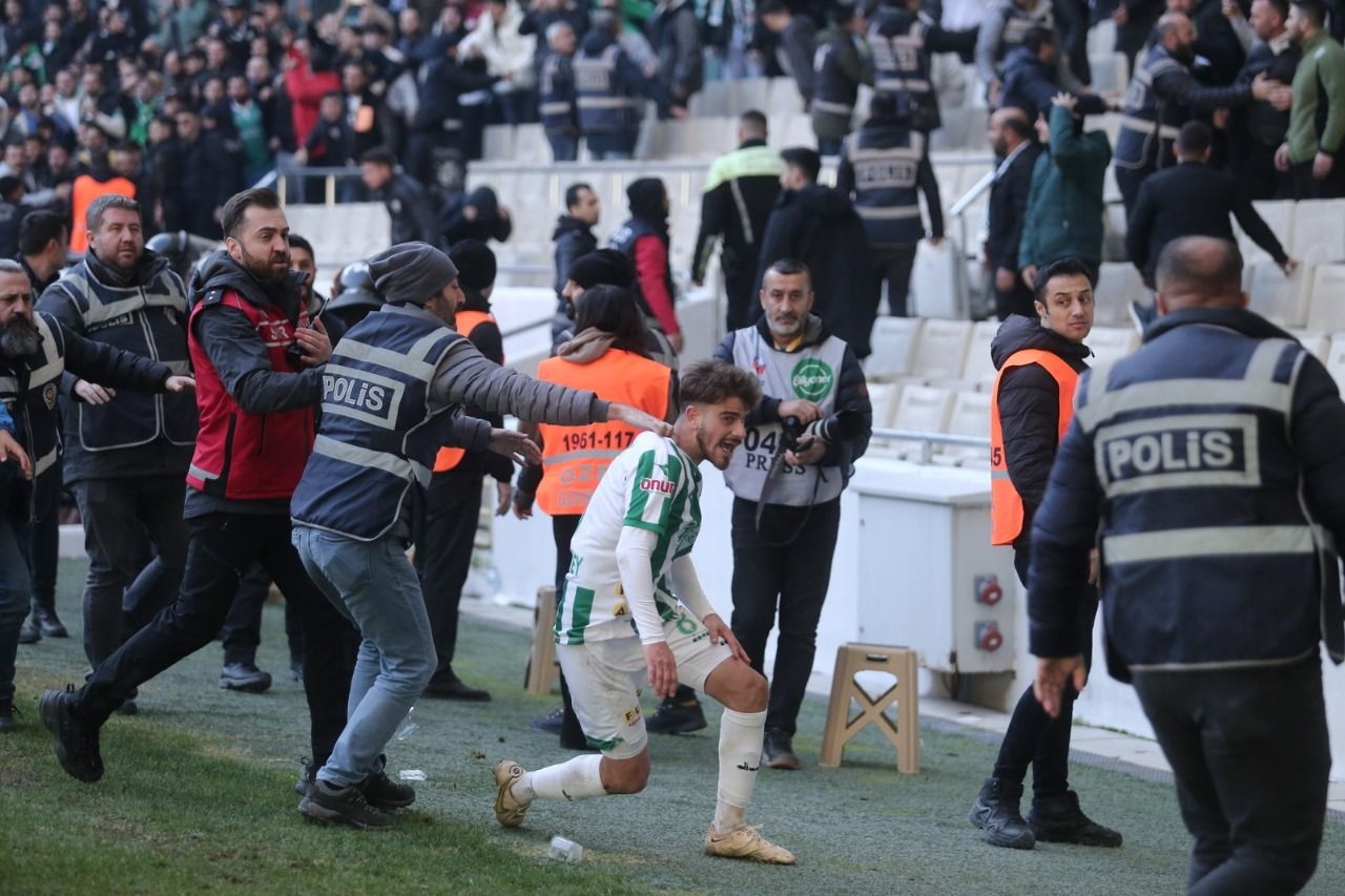 Diyarbakır tek yürek: Bursaspor kapatılsın!