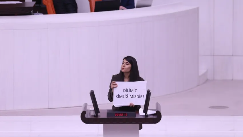DEM Parti’den Meclis’te Kürtçe konuşmaya Türkçe altyazı
