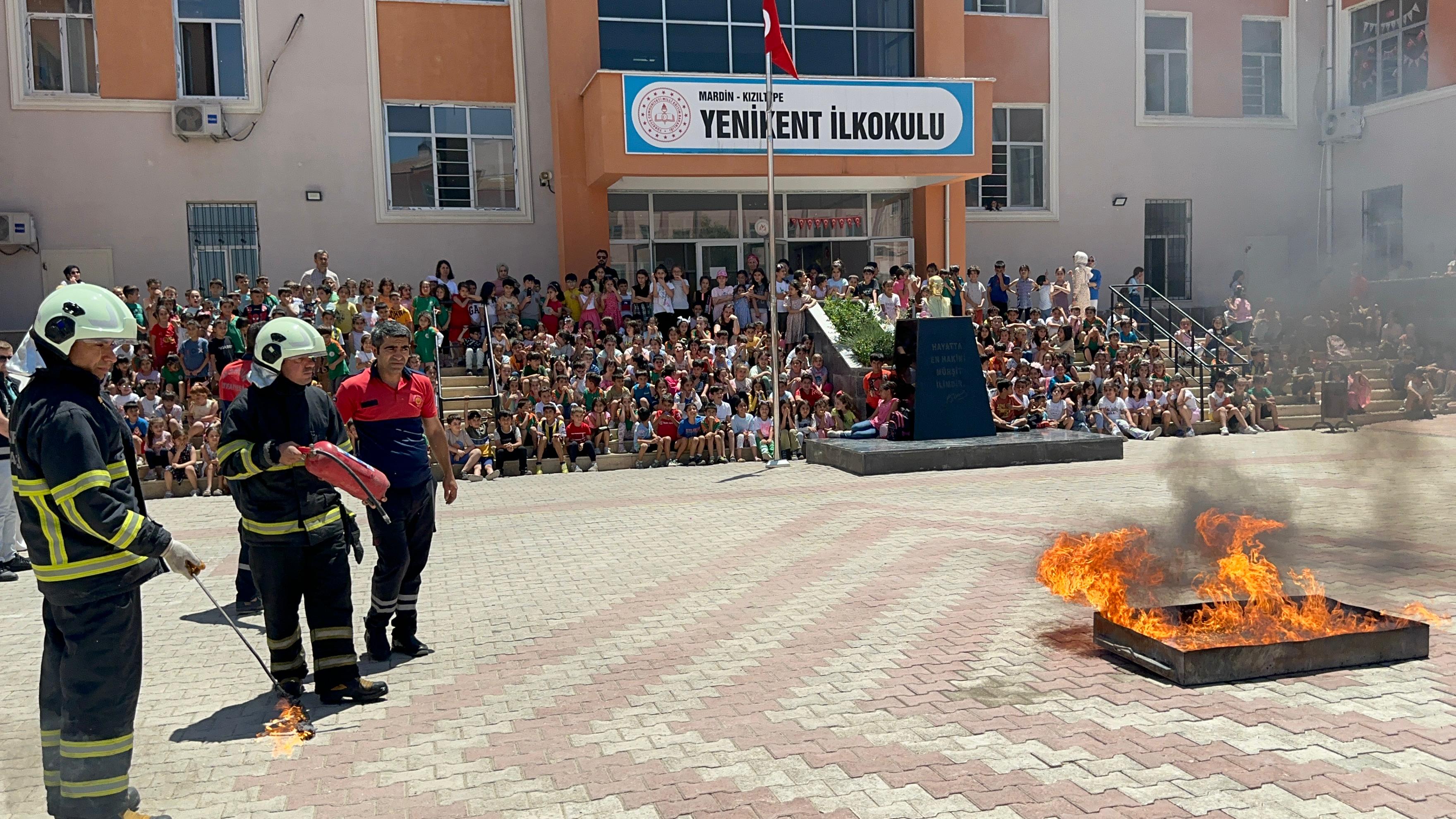 Öğretmen ve Öğrencilere Yönelik Yangın Eğitimi