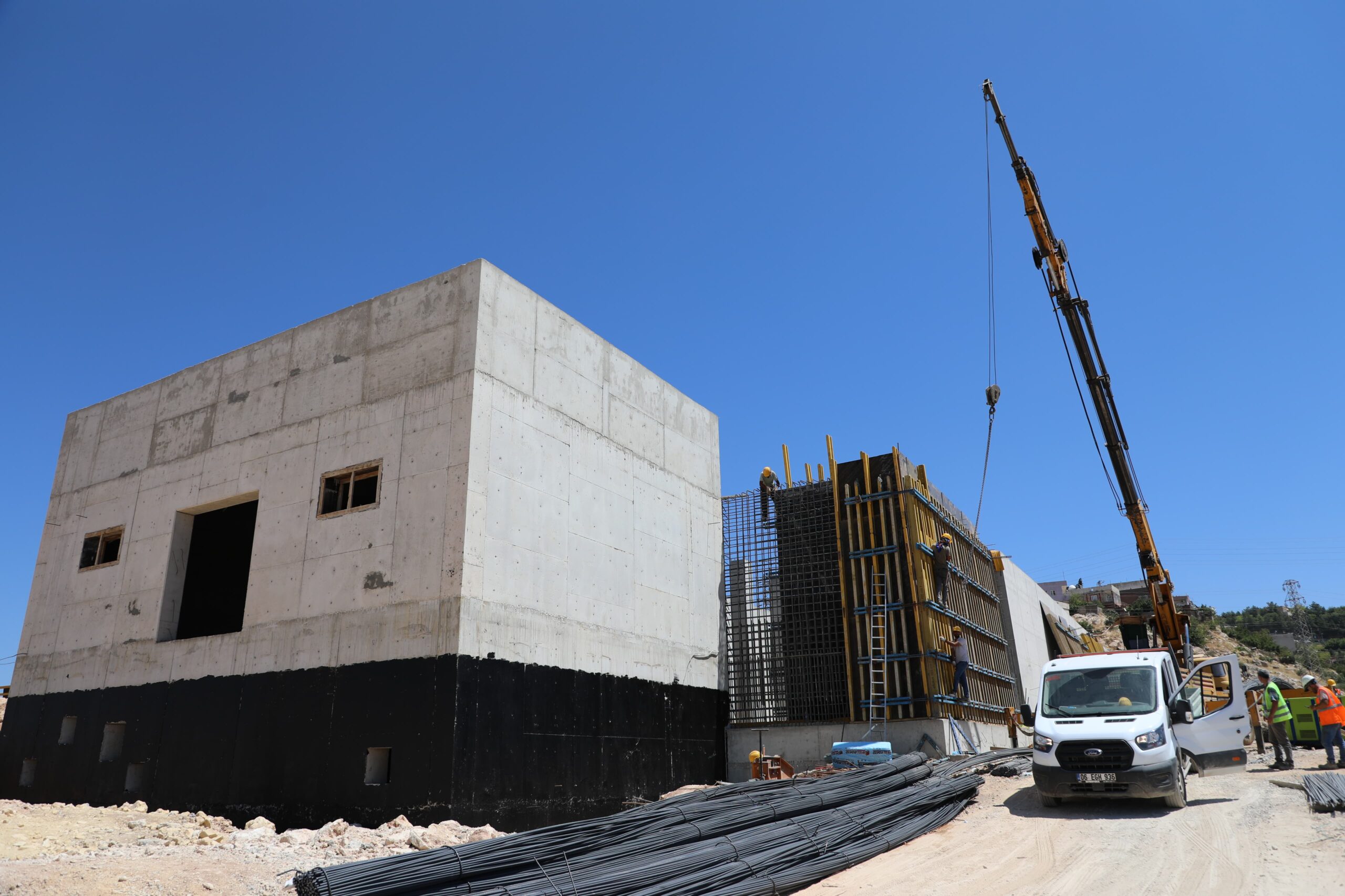 Mar­din İçme Suyu Pro­je­si Ça­lış­ma­la­rı Hızla İler­li­yor