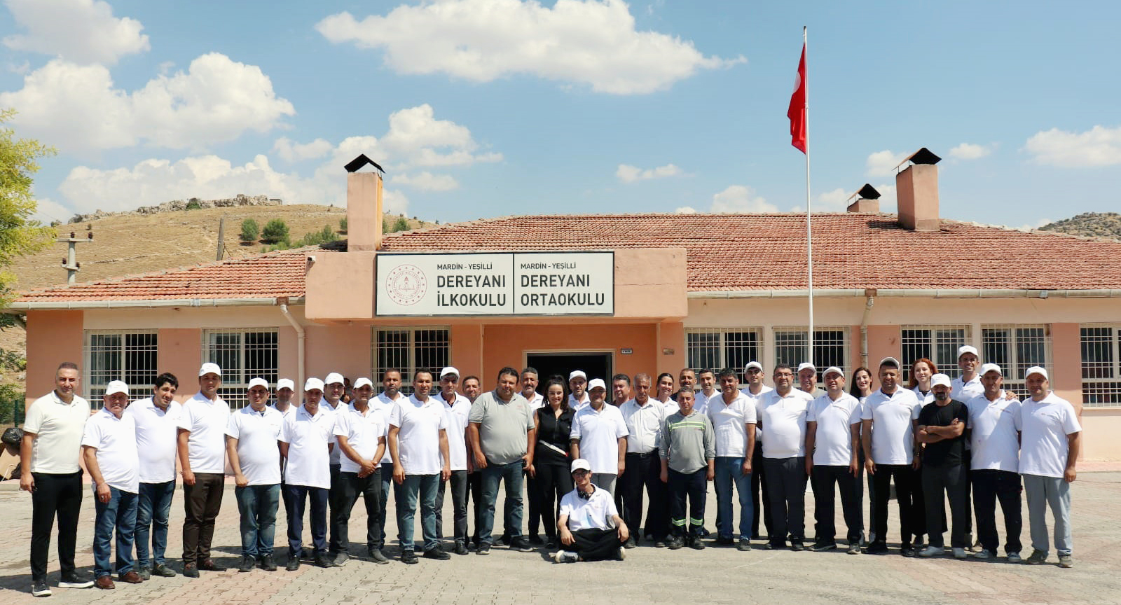 OYAK Çimento Yeşilli Dereyanı İlk-Ortaokulu’nu yeniledi