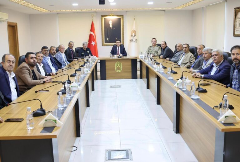 Kızıltepe Kaymakamı Abdullah Şahin muhtarlarla toplantı gerçekleştirdi