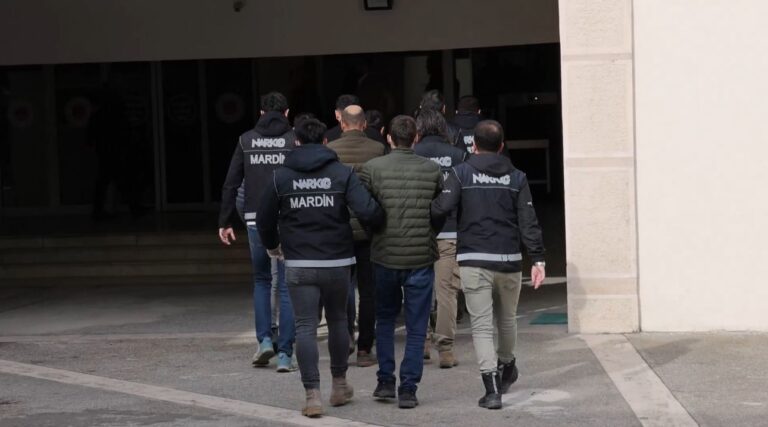 Mardin polisinden zahir tacirlerine darbe