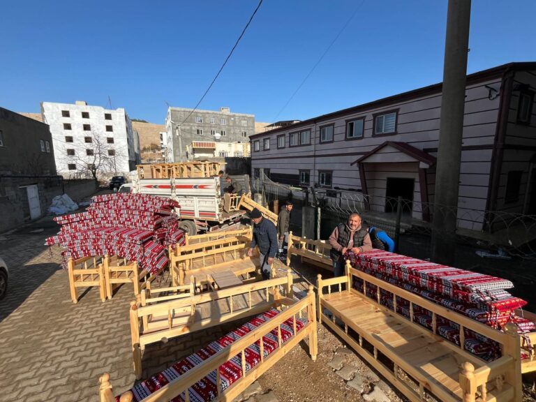 Mazıdağı Belediyesi, Taziye Evlerine sedir dağıtımına başladı