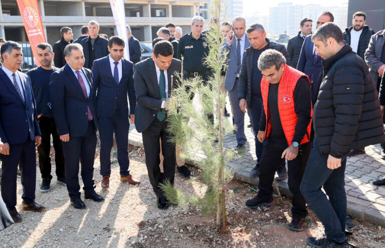 Kaymakam Şahin  fidan dikimi etkinliğine katıldı