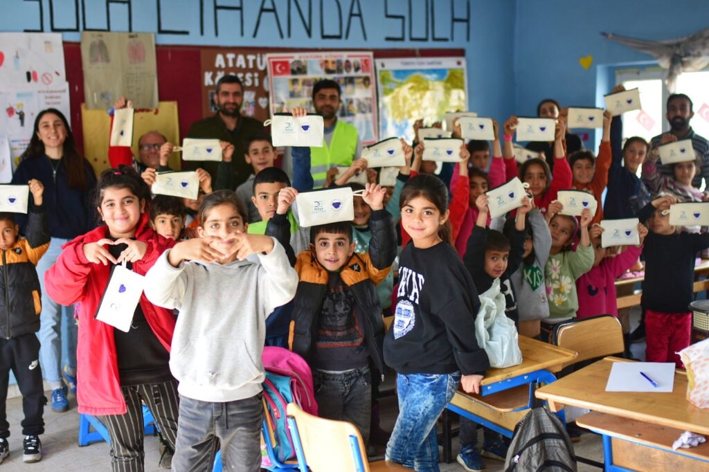 Dicle Gönüllüleri Kış Soğuklarını İyilikle Isıtıyor
