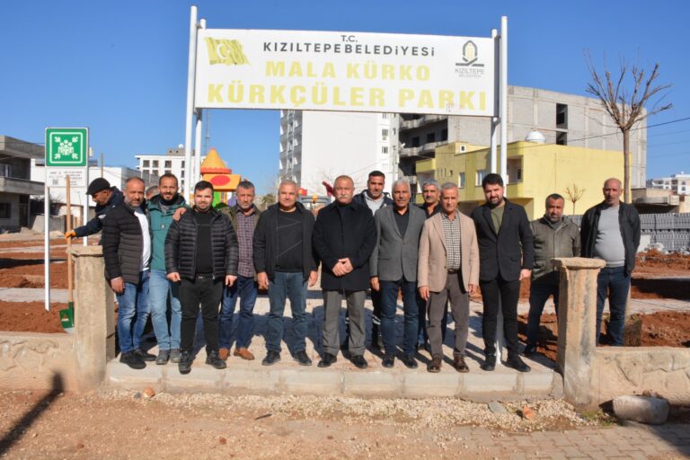 Başkan İpek Mala Kürko Kürkçüler Parkında ağaç dikti