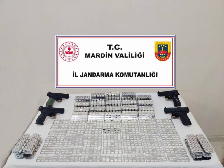 Kızıltepe’de  jandarma’nın durdurduğu ticari taksiden uyuşturucu hap çıktı