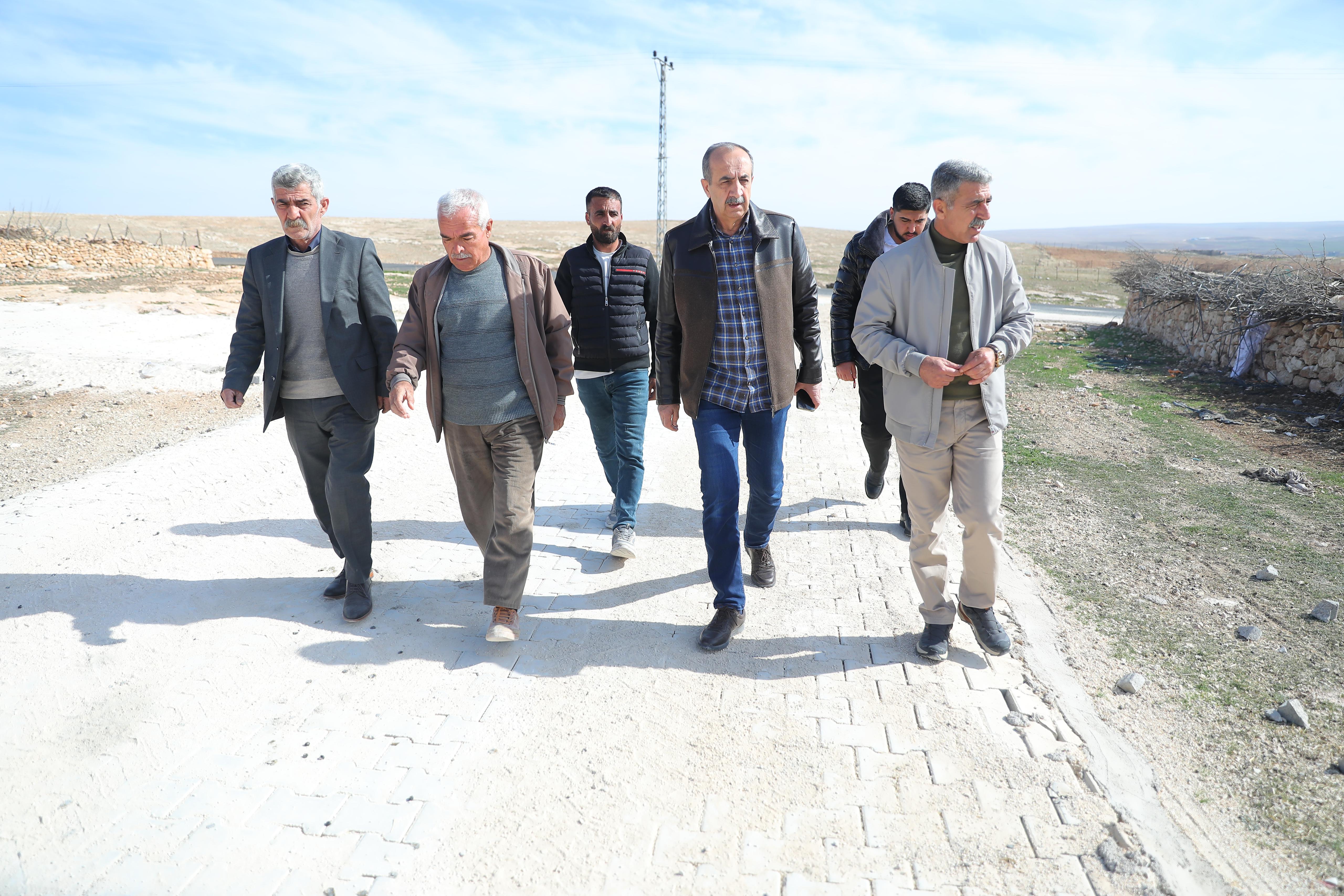 Artuklu Belediyesi Eş Başkanı Amak, Yol Yapım Çalışmalarını İnceledi