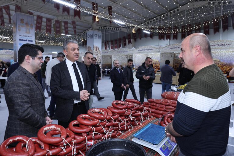 Mardin’de Valilik ve Büyükşehir Belediyesi tarafından Ramazan Sokağı Açıldı