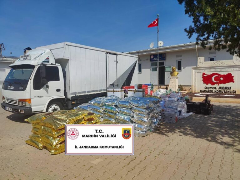 Derik’te jandarma çok sayıda kaçak malzeme ele geçirdi