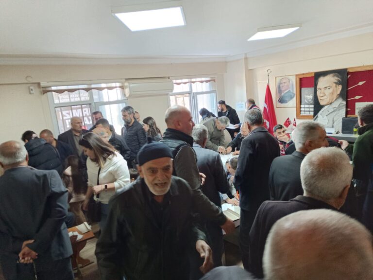 Kızıltepe’de vatandaşlar CHP sandığına gitti