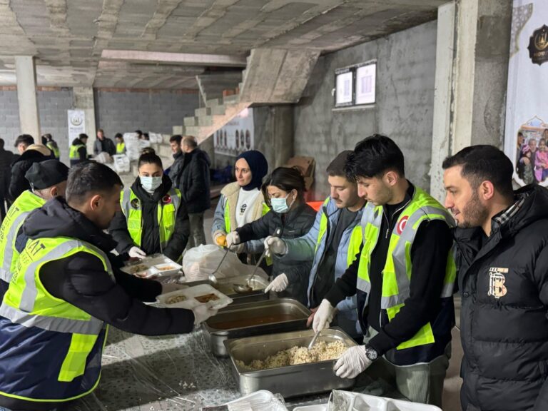 Midyat’ta Ramazan Bereketi İftar Sofrasında Paylaşıldı