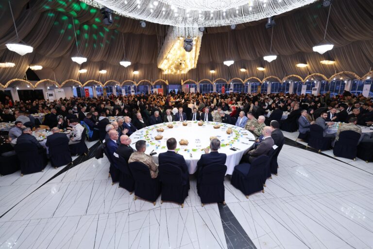 Mardin Valiliği ve Büyükşehir Belediyesi Kızıltepe’de Geniş Katılımlı İftar Programı Düzenlendi