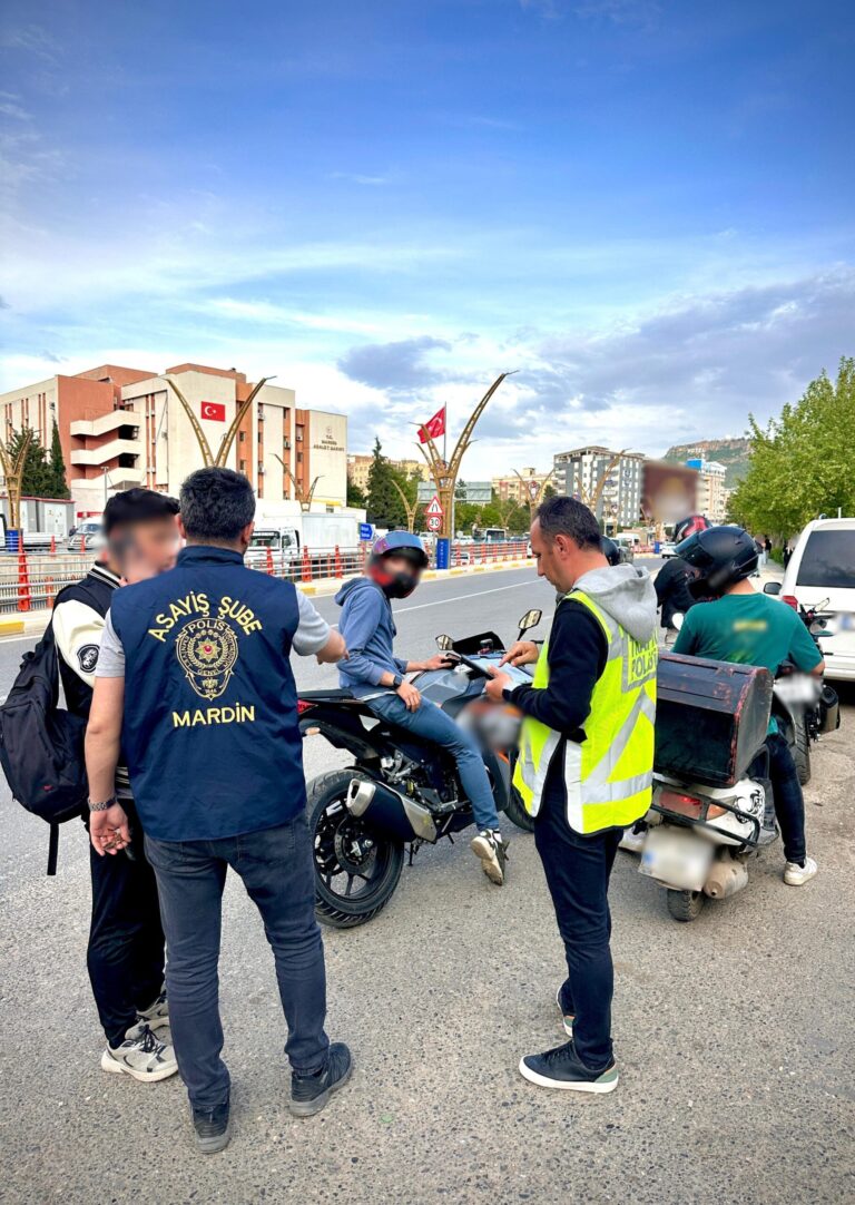 Mardin’de Motosiklet Sürücülerine Sıkı Denetim: Binlerce Sürücü Kontrolden Geçti.