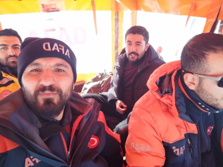 Yeşilli’de Damdan Düşen Vatandaş Hastaneye Kaldırıldı