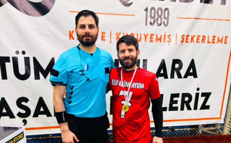 25 Yıllık Esnafın Futbol Tutkusu Takdir Topluyor