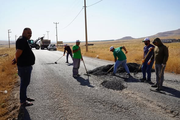 Derik’te Yol Çalışmaları Sürüyor