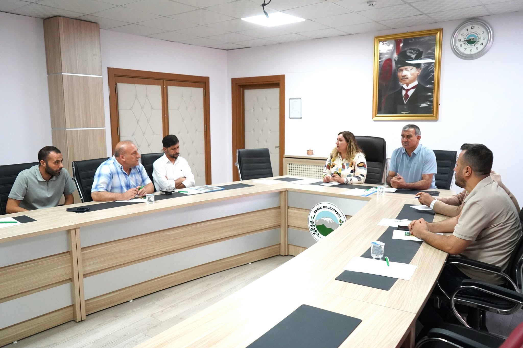 Derik Belediyesi’nde Hizmet Toplantısı