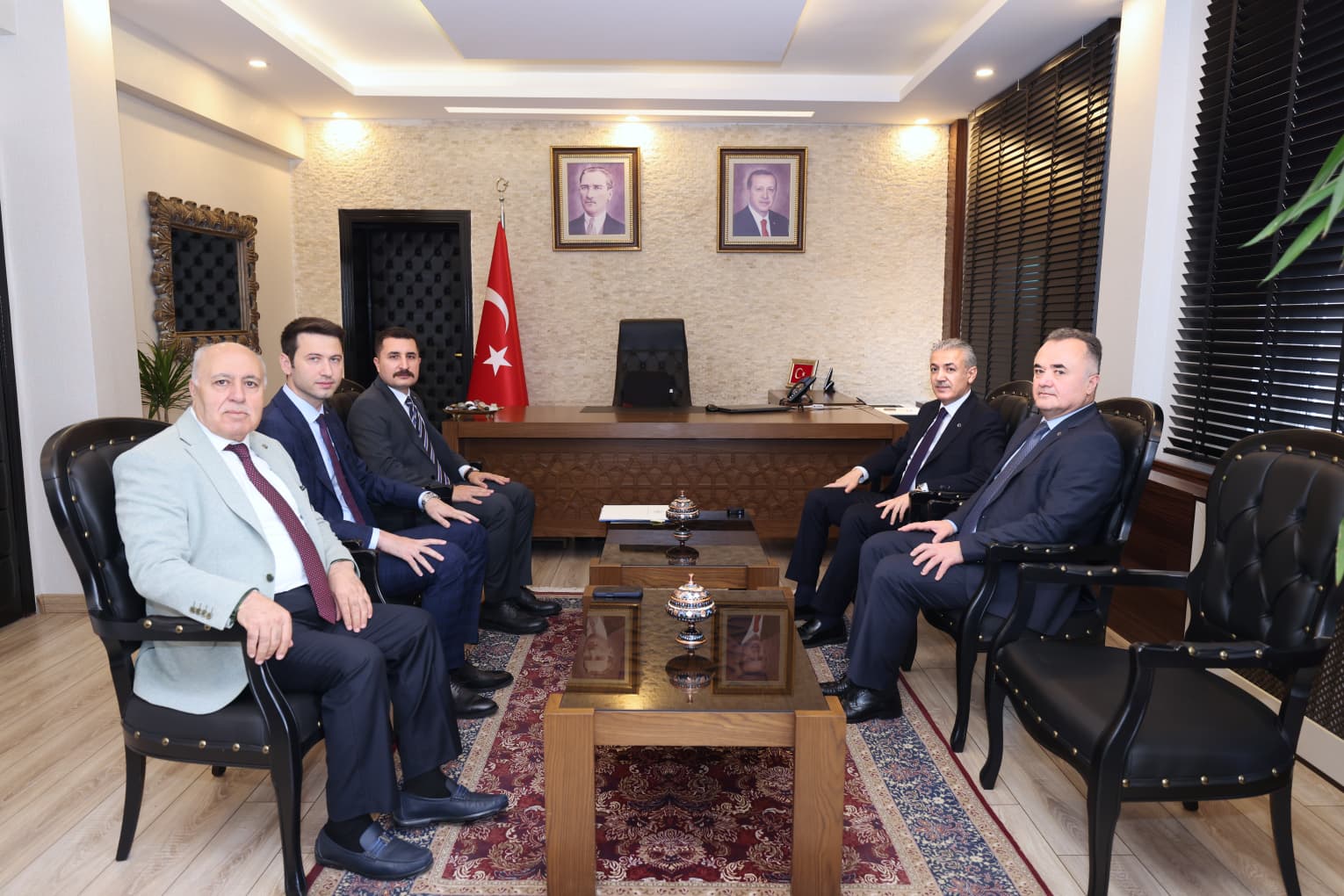 Vali Akkoyun Yeşilli’de Vatandaş, Muhtar ve Sanayicilerle Buluştu
