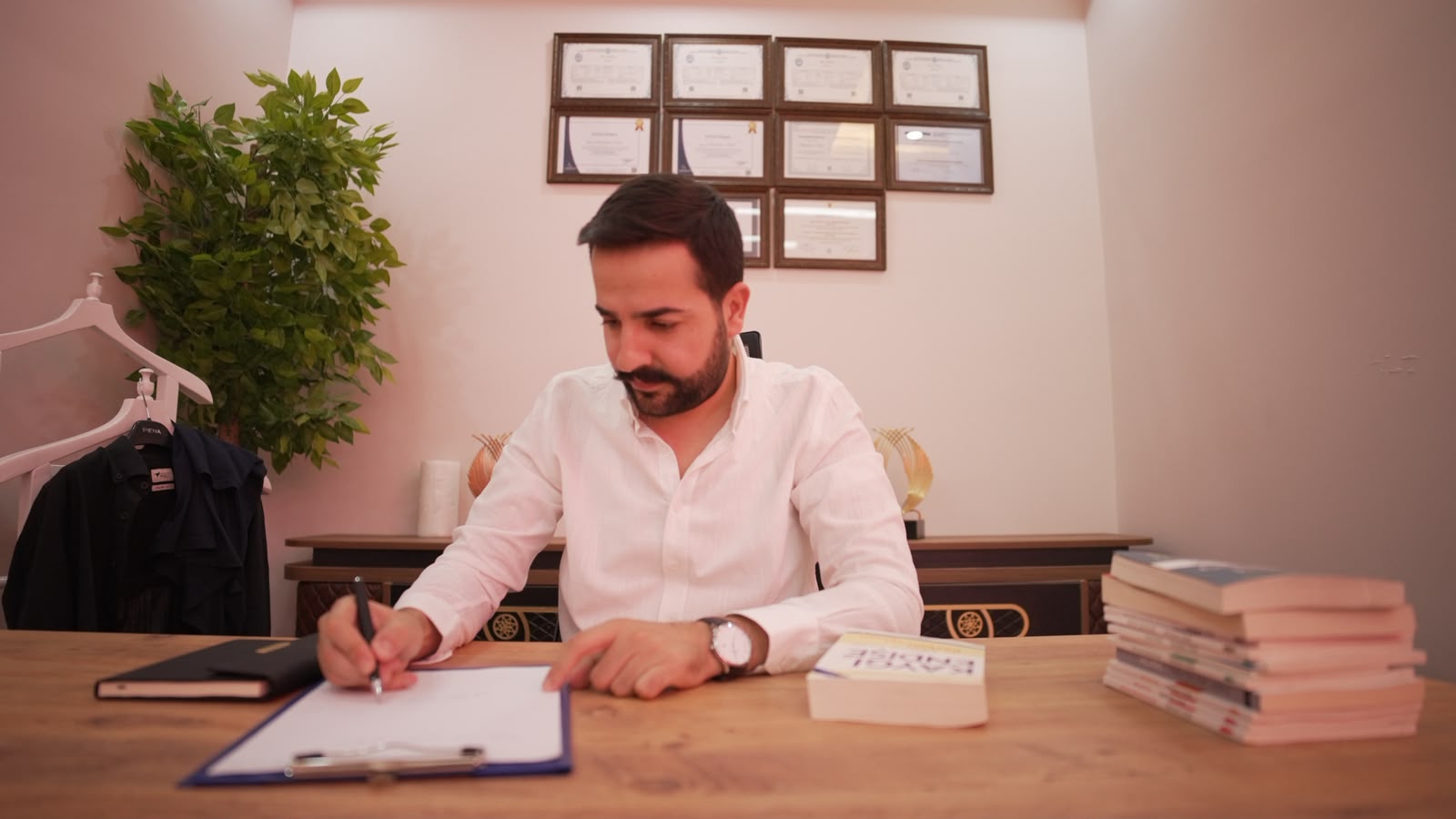 Sosyal medyadaki “sahte güç” ergenleri rol karmaşasına itiyor