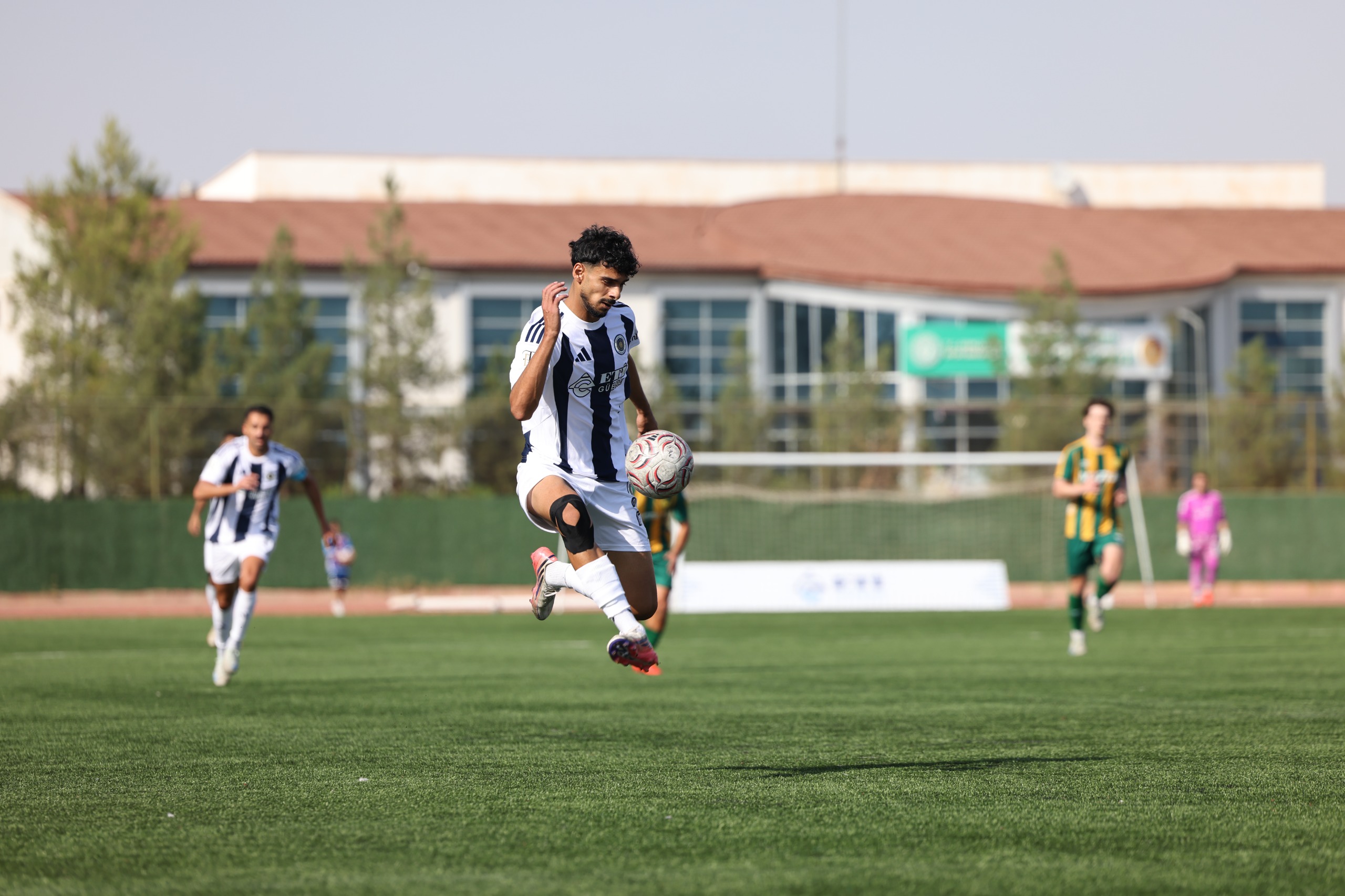 Mazıdağı Fosfatspor’dan Osmaniyespor karşısında farklı galibiyet: 4-1