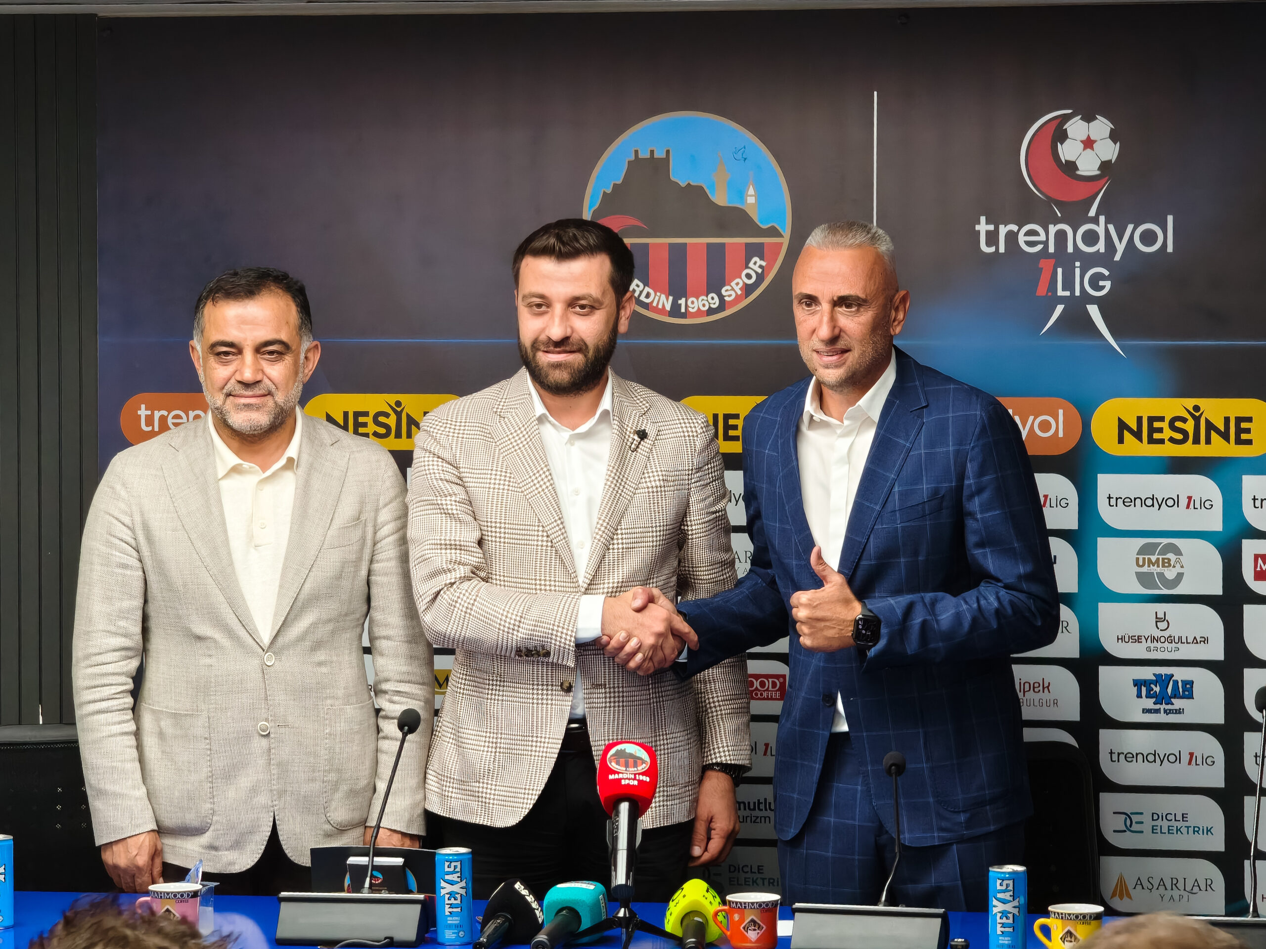 Ivaylo Petev için imza töreni düzenlendi