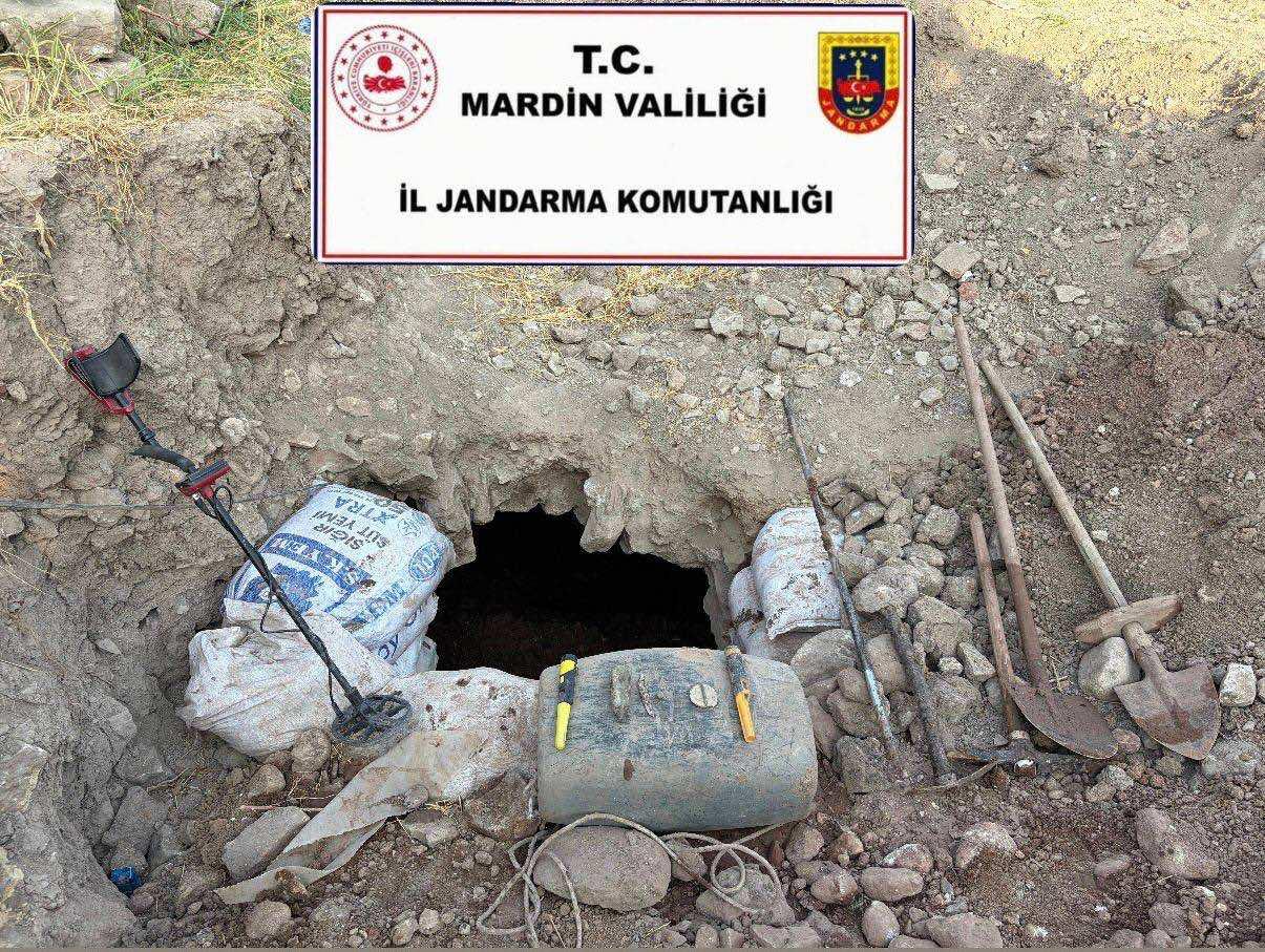 Kızıltepe’de tarihi eser operasyonu: 70 sikke ve çok sayıda eser ele geçirildi