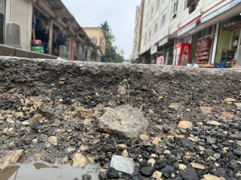 Kızıltepe’de yolların hali içler acısı