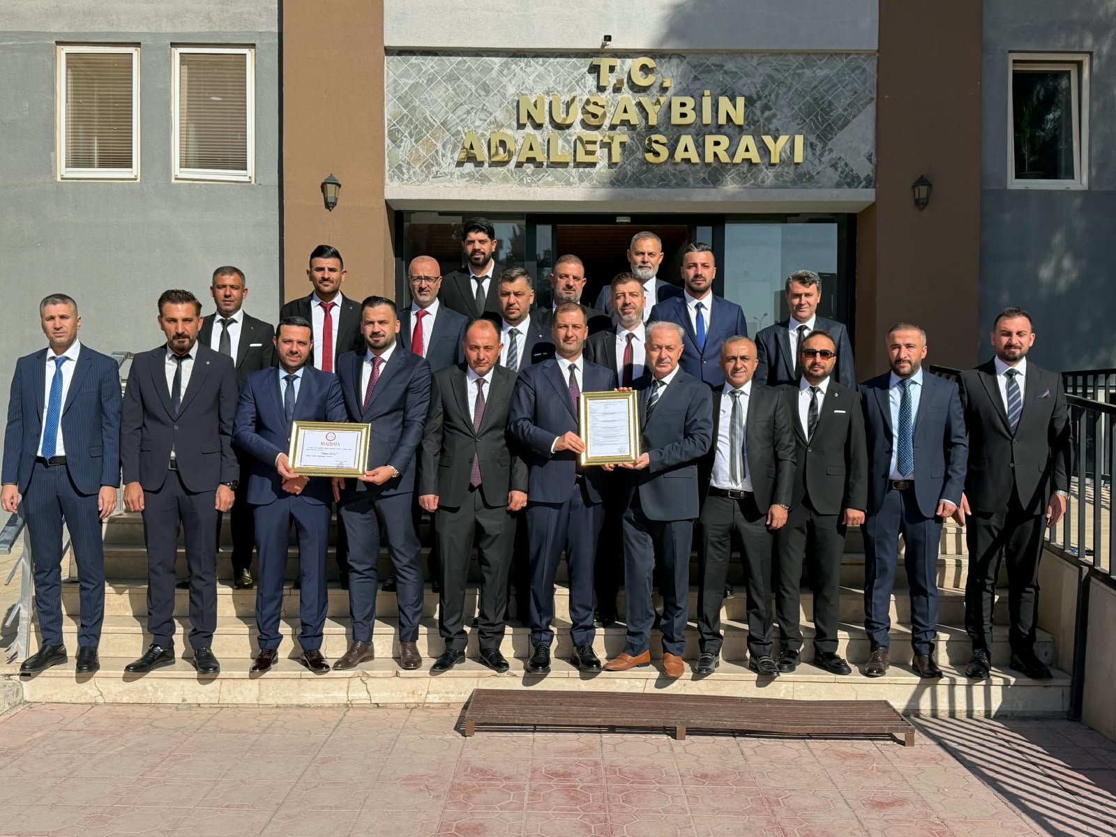 Ömer Özel mazbatasını teslim aldı