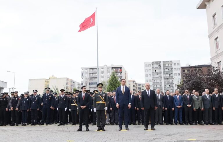 Kızıltepe’de Cumhuriyet Bayramı Törenleri Başladı