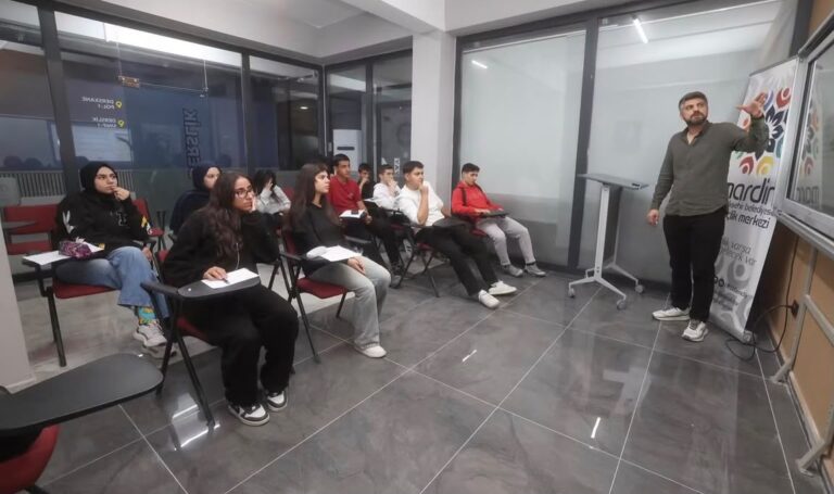Mardin’de gençler için ücretsiz YKS hazırlık kursları başladı