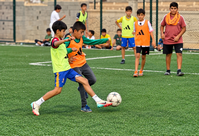 Kızıltepe’de Çocuklara Futbol Kursu