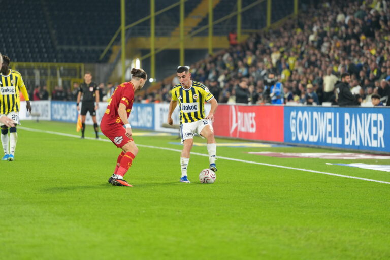 Fenerbahçe Evinde Yıkıldı