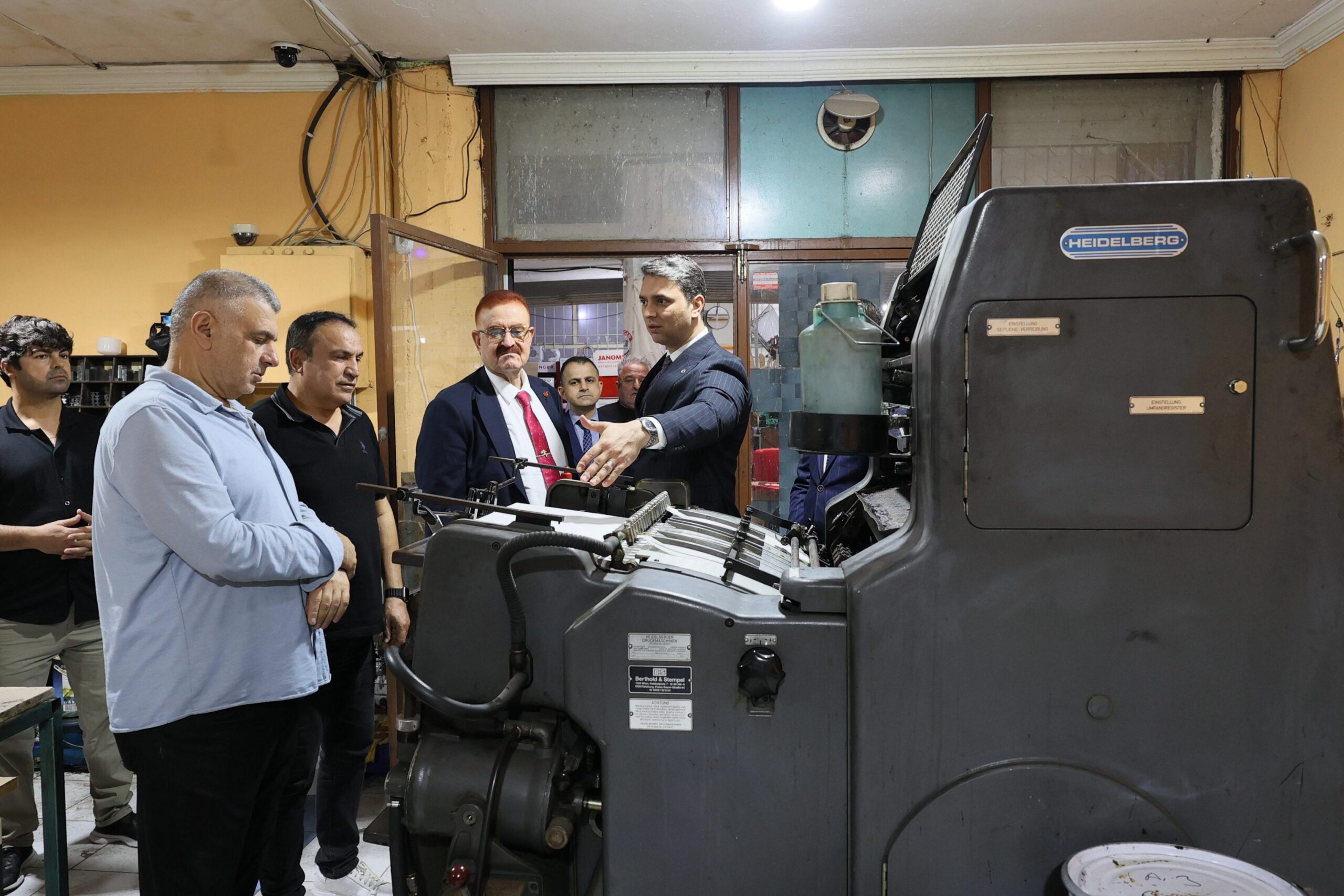 Kaymakam Acar, Yurt Haber Gazetesi’nin Baskı Atölyesini İnceledi